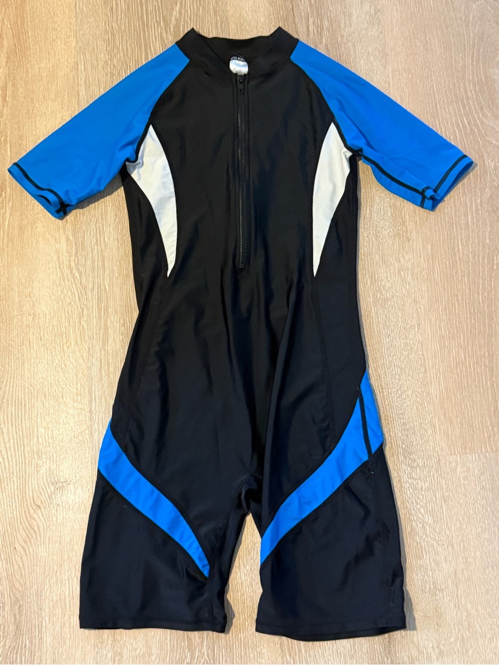 Men’s Medium Short Sleeve Swimsuit UPF 50+ - Great Condition